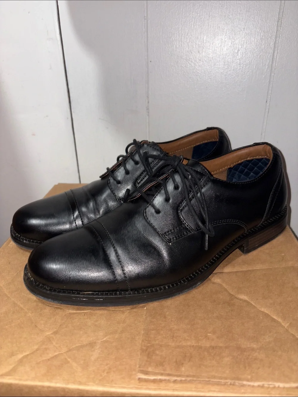 Mens Dockers shoes size 9.5M